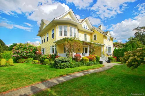 92 6th St, Garden City, NY, 11530-4411 | Card Image