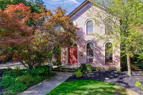 7562 River Rd, Olmsted Falls, OH, 44138-1518 | Card Image