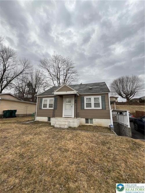 2655 Eldridge Ave, Palmer Twp, PA, 18045-2406 | Card Image