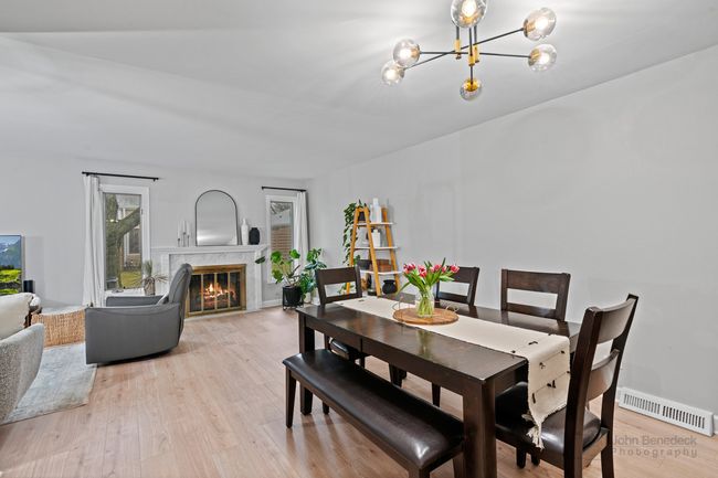 2091 Willow Run, Townhouse with 3 bedrooms, 3 bathrooms and 2 parking in Wheaton IL | Image 4