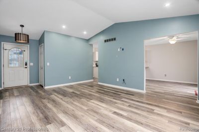 Cathedral ceilings in living room | Image 3