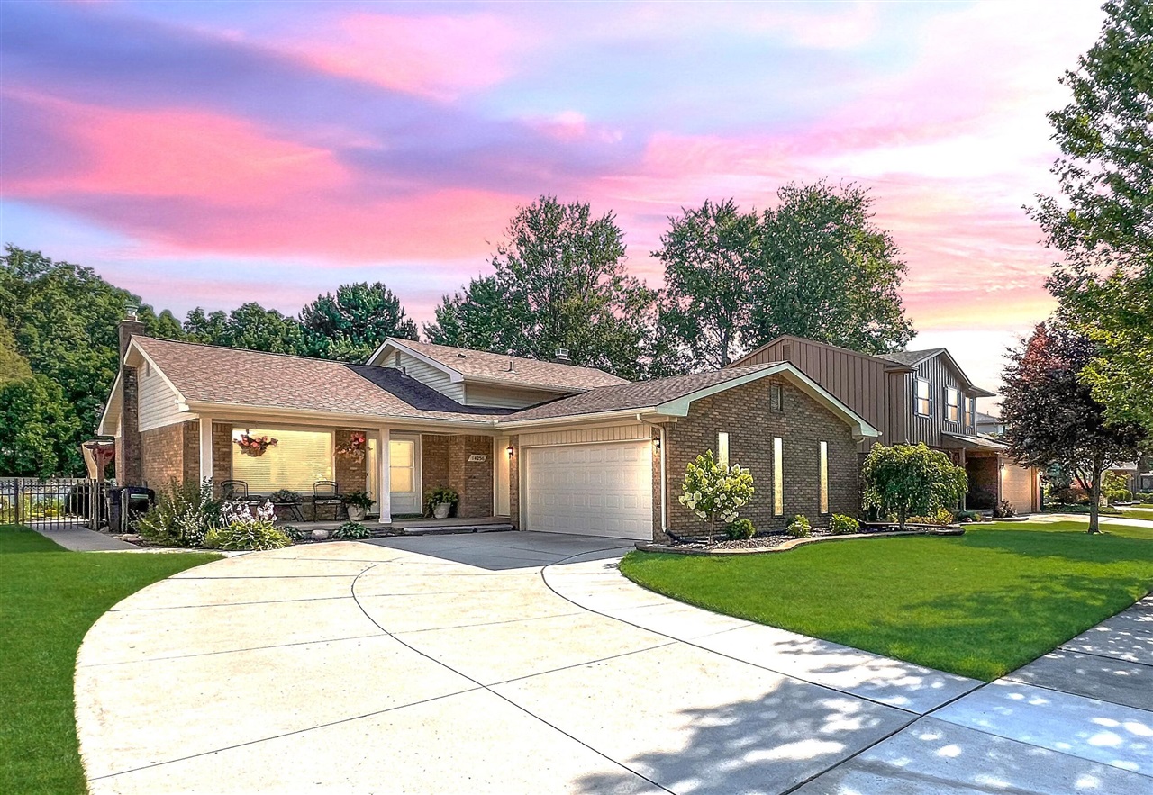 Balmoral St, Riverview, MI 48193