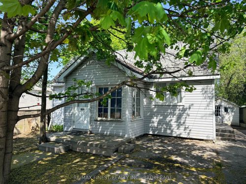 951 Division Street, Kingston, ON, K7K4C8 | Card Image