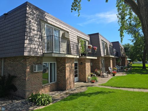 324 W Lake Dr, Detroit Lakes, MN, 56501-3918 | Card Image