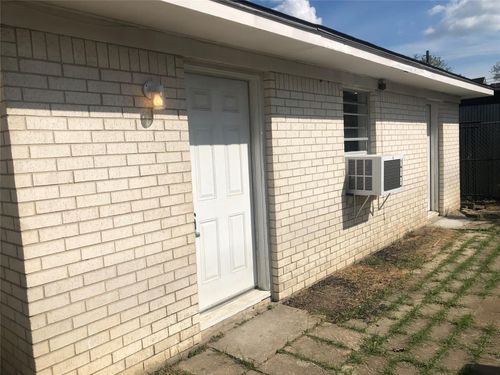 404 James St, Houston, TX, 77009-8355 | Card Image