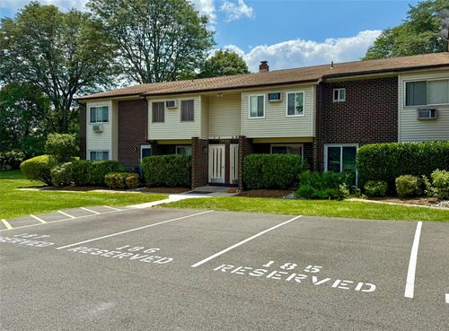 11 Blue Hill Cmns, Orangeburg, NY, 10962-2111 | Card Image