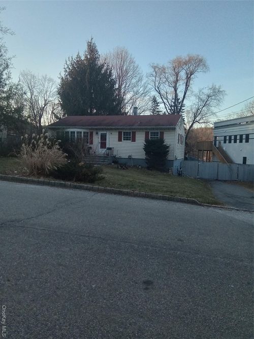 4 Duelk Ave, Monroe, NY, 10950-2005 | Card Image