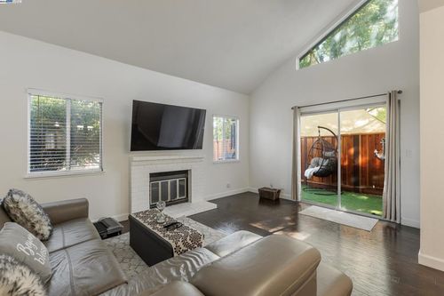 286 Birch Creek Dr, Pleasanton, CA, 94566-6781 | Card Image