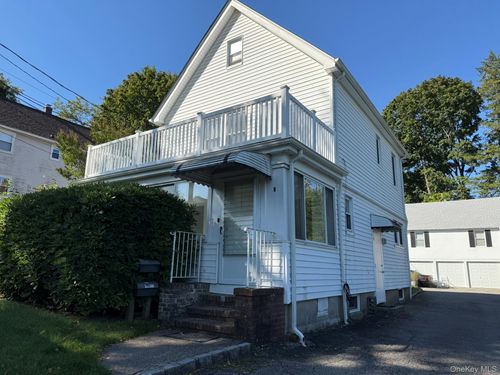6 Red Brook Ter, Great Neck, NY, 11024-1433 | Card Image