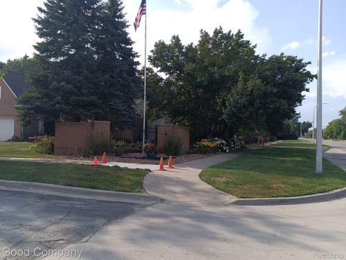 25822 Cove Creek Dr, Taylor, MI, 48180-7544 | Card Image