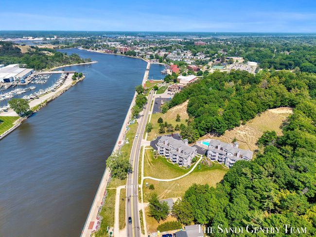 UNIT-21 - 810 S Harbor Dr, Condo with 3 bedrooms, 3 bathrooms and null parking in Grand Haven MI | Image 62