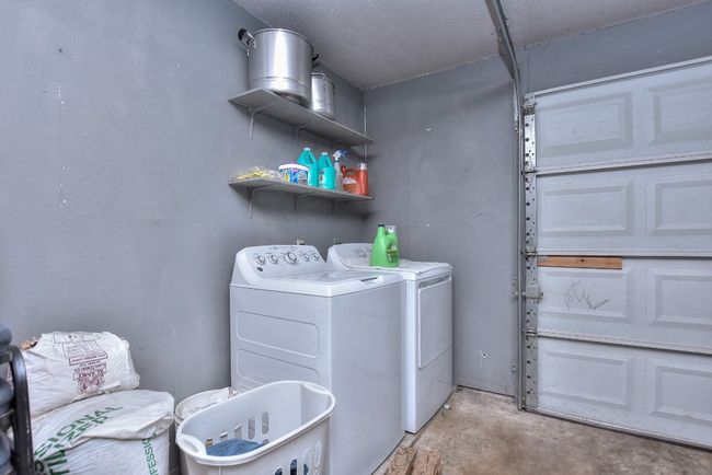 Laundry Area in Garage | Image 16