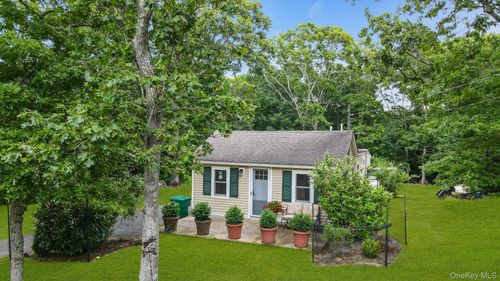 156 Washington Heights Avenue, Southampton, NY, 11946 | Card Image