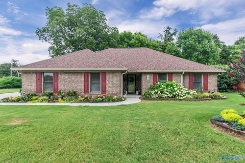 105 Derwent Ln Nw, Huntsville, AL, 35810-6204 | Card Image