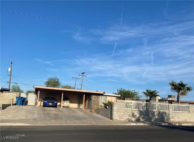 View of front facade featuring a fenced front yard, driveway, and an attached carport | Image 39
