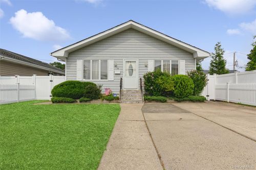 10 Marina Rd, Island Park, NY, 11558-1007 | Card Image