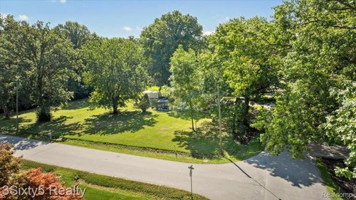 20223 Newman Dr, Brownstown Twp, MI, 48183-5032 | Card Image