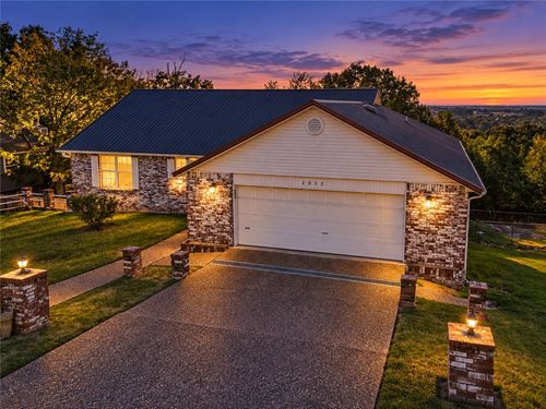 2557 N Karyn Ave, Fayetteville, AR, 72703-3425 | Card Image