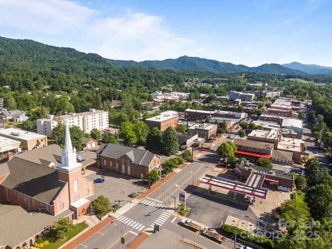 109 Short St, Home with 3 bedrooms, 2 bathrooms and null parking in Waynesville NC | Image 41