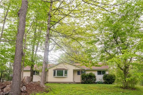 18889 Riverview Dr, Chagrin Falls, OH, 44023-1816 | Card Image