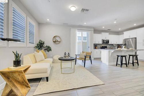 24237 Nora Cir, Hayward, CA, 94545-3467 | Card Image