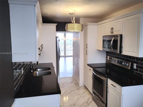 608-250 Jacaranda Dr, Plantation, FL, 33324-2535 | Card Image