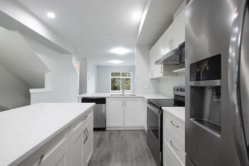 27-14660 105a Ave, Surrey, BC, V3R5X9 | Card Image