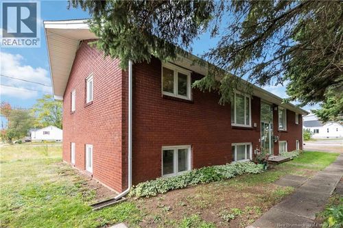 92 Pacific Ave, Moncton, NB, E1E2G3 | Card Image