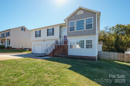 3673 Farm Lake Dr Sw, Concord, NC, 28027-7221 | Card Image