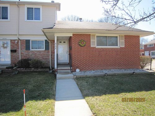 8238 Farnum Ave, Warren, MI, 48093-2886 | Card Image