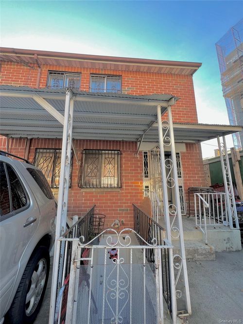 620 E 182nd St, Bronx, NY, 10457-1665 | Card Image