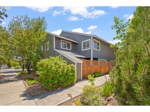 111 Nw Hawthorne Ave, Bend, OR, 97703-2967 | Card Image