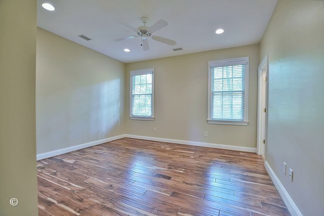 Upstairs bedroom 1 | Image 25