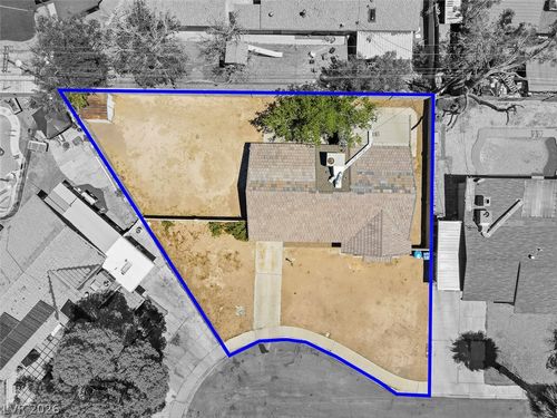 3560 Regents Cir, Las Vegas, NV, 89121-3330 | Card Image