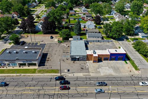 28022 Ford Rd, Garden City, MI, 48135-2950 | Card Image