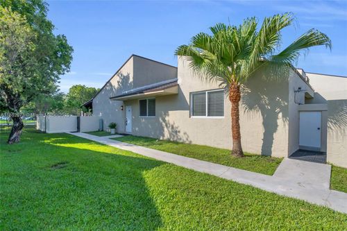 apt-1-9131 Fontainebleau Blvd, Miami, FL, 33172-4309 | Card Image