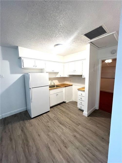 apt-6-810 Se 18th St, Fort Lauderdale, FL, 33316-2951 | Card Image