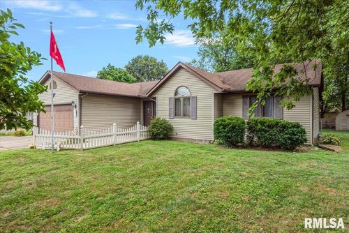 984 E Washington St, Riverton, IL, 62561-9507 | Card Image