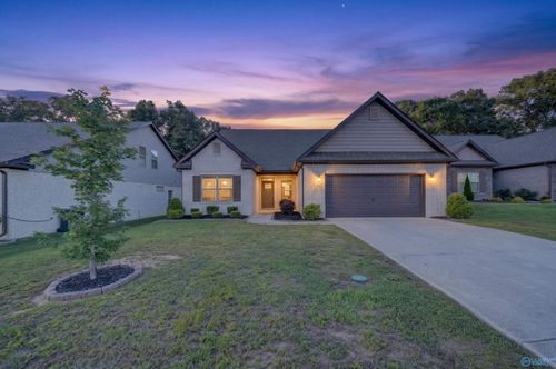 105 Tommy Cir, New Market, AL, 35761-5801 | Card Image
