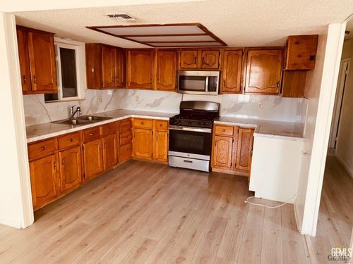 713 18th Pl, Delano, CA, 93215 | Card Image