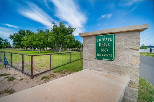 318 Who Who Dr, Carlsbad, NM, 88220 | Card Image