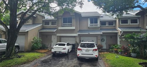 2262 Discovery Cir W, Deerfield Beach, FL, 33442-1037 | Card Image