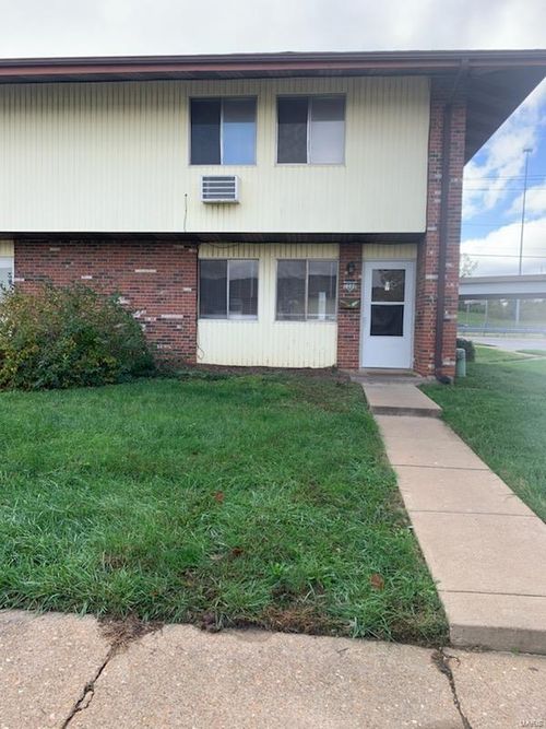 7200 Hazelcrest Dr, Hazelwood, MO, 63042-2214 | Card Image