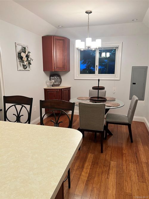 629 East Dr, Lindenhurst, NY, 11757-3106 | Card Image