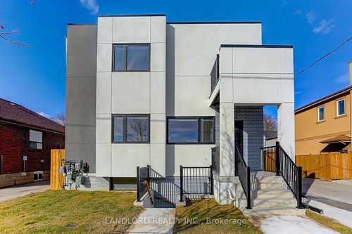 lowr-rr-2004 Lawrence Ave W, York, ON, M9N1H4 | Card Image