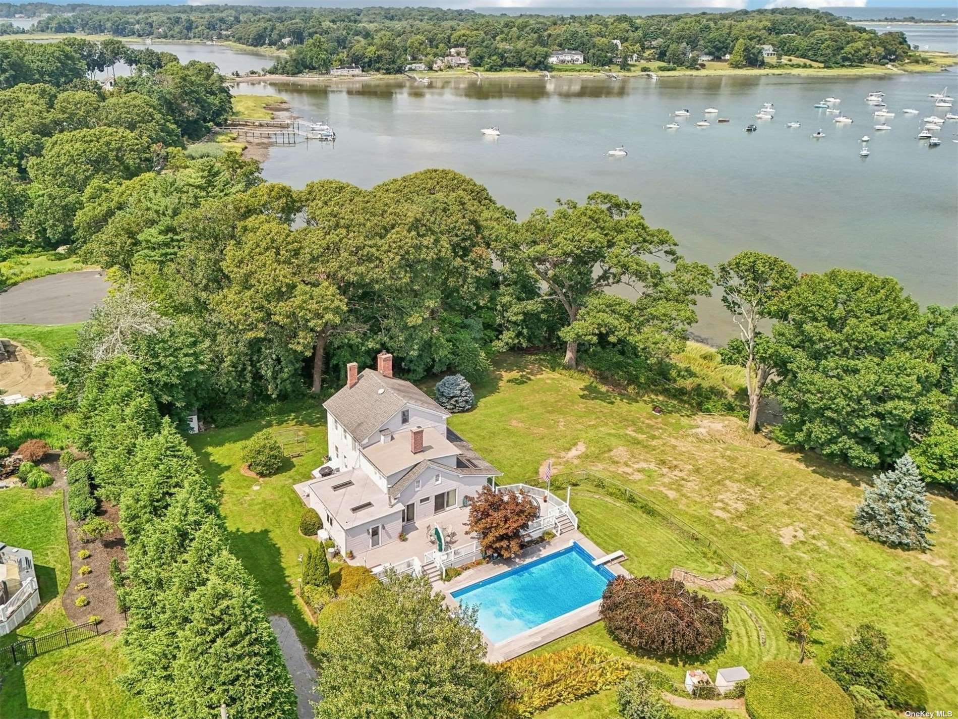 Chereb Ct, Setauket, NY 11733