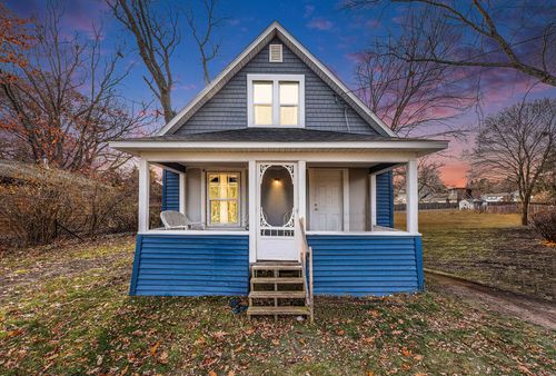 211 Marble St, Cadillac, MI, 49601-2607 | Card Image