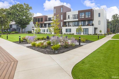 960 E Jackson, 302 Boulevard, Elkhart, IN, 46516 | Card Image