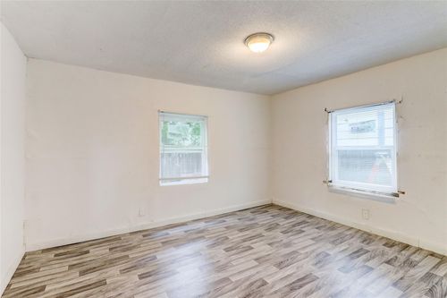 3510 Lyons Aly, Houston, TX, 77020 | Card Image