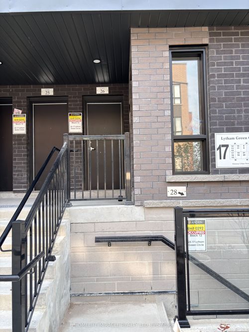 26-17 Lytham Green Cir, Newmarket, ON, L3Y0H4 | Card Image